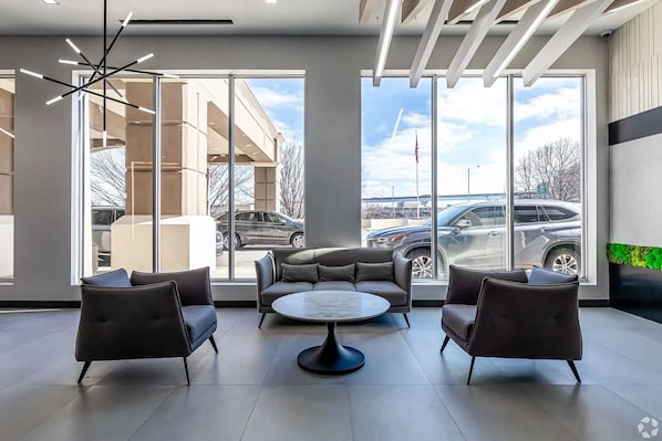 Lobby - Landing in Downtown Hartford Near Dunkin' Park (Hartford)