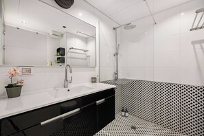 Hårføner, håndklær, såpe og toalettpapir