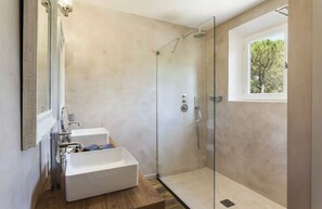 Hair dryer, towels, toilet paper - La Villa Bergerie - in the heart of a peaceful estate (Gassin)