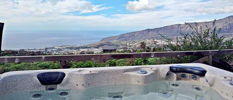 Tina de hidromasaje al aire libre