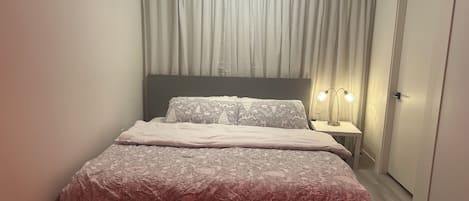 Iron/ironing board, Internet, bed sheets