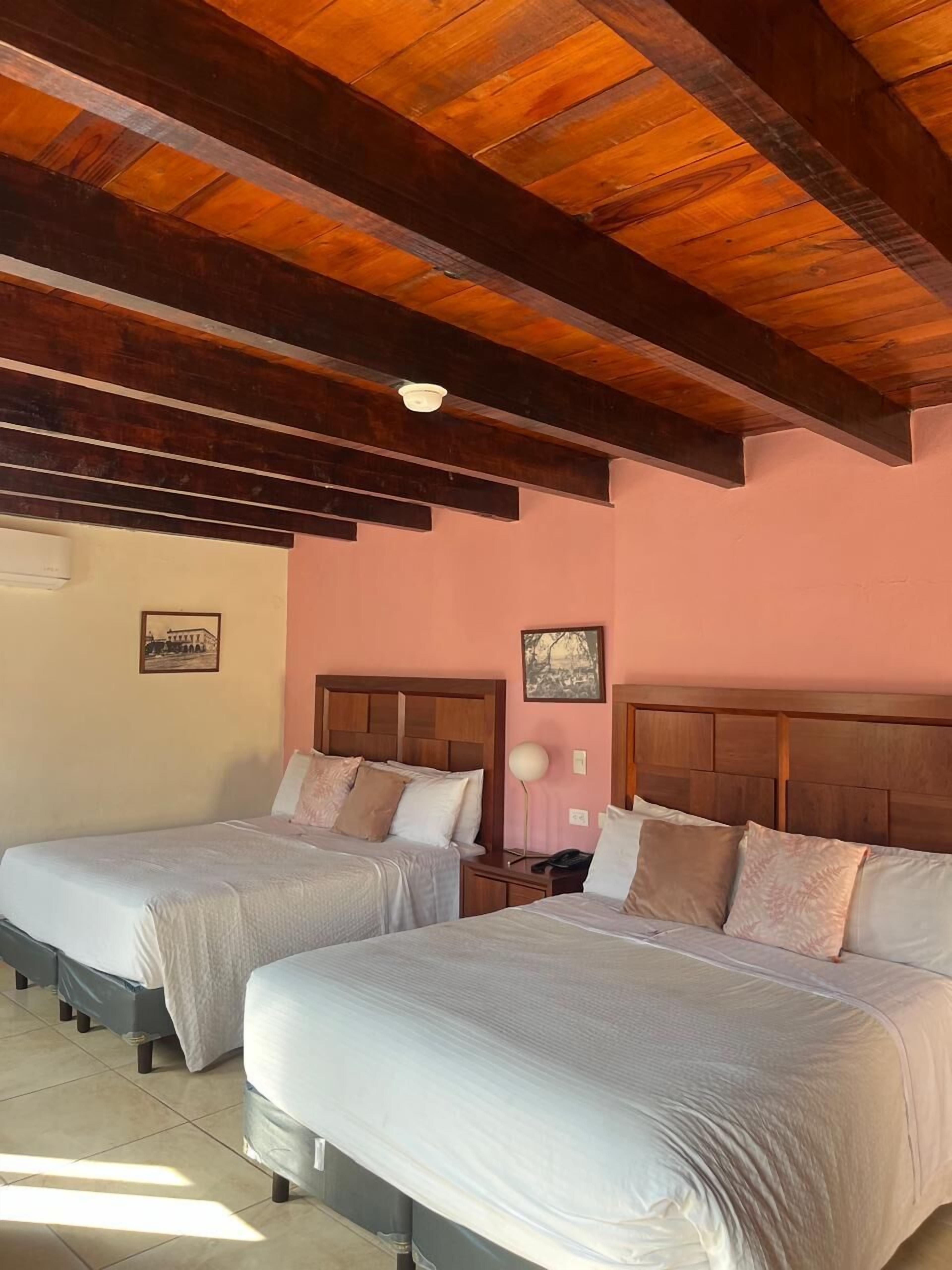 Double Room | In-room safe, iron/ironing board, free WiFi