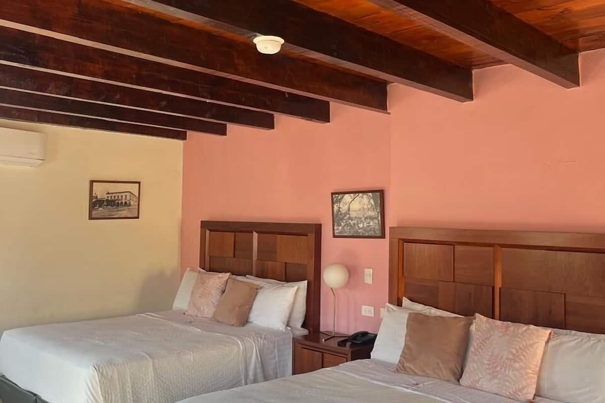 Double Room | In-room safe, iron/ironing board, free WiFi