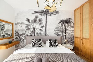 Tabla de planchar con plancha, wifi y ropa de cama 