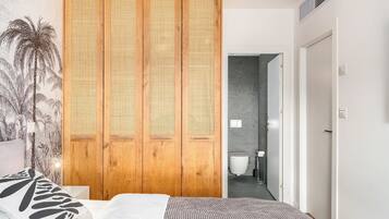 Iron/ironing board, WiFi, bed sheets