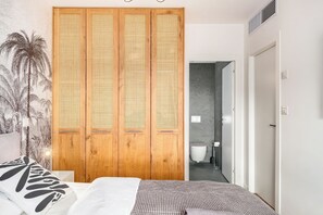 Iron/ironing board, WiFi, bed sheets - Marvelous 2BR NOGA (Tel Aviv-Yafo)