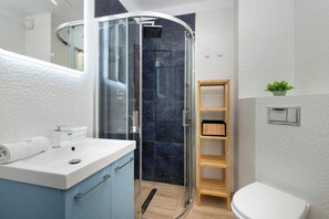 Bruser, hårtørrer, håndklæder, Shampoo