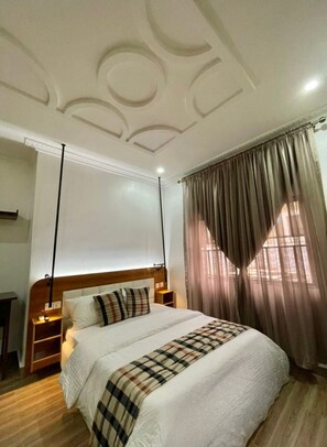 Iron/ironing board, WiFi, bed sheets