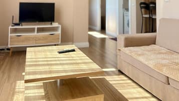 Smart TV, books, stereo