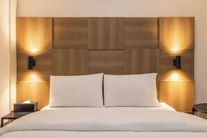 Escritorio, espacio para trabajar con laptop y wifi gratis 