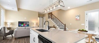 This apartment is a 3 bedroom(s), 2.5 bathrooms, located in Warrendale, PA.