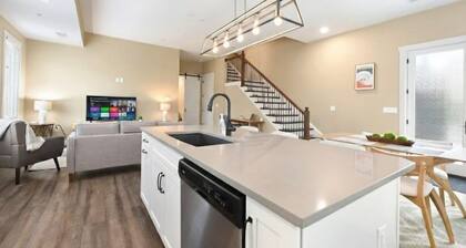 This apartment is a 3 bedroom(s), 2.5 bathrooms, located in Warrendale, PA.