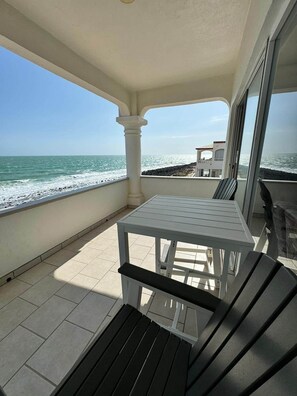 Outdoor dining - Palacio Del Mar 310 - Rocky Point Oceanfront Vacation Rental (Puerto Peñasco)