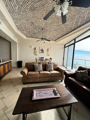 TV - Palacio Del Mar 402 - Rocky Point Oceanfront Vacation Rental (Puerto Peñasco)