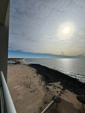 On the beach, beach towels - Palacio Del Mar 402 - Rocky Point Oceanfront Vacation Rental (Puerto Peñasco)