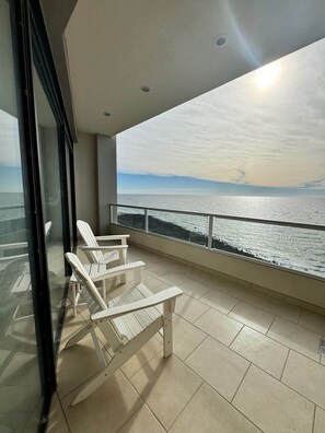 Terrace/patio - Palacio Del Mar 402 - Rocky Point Oceanfront Vacation Rental (Puerto Peñasco)
