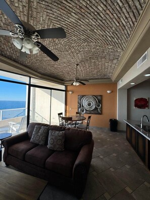 Living area - Palacio Del Mar 404 - Rocky Point Oceanfront Vacation Rental (Puerto Peñasco)