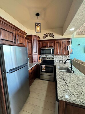 Fridge, microwave, oven, stovetop - Palacio Del Mar 601- Rocky Point Oceanfront Vacation Rental (Puerto Peñasco)