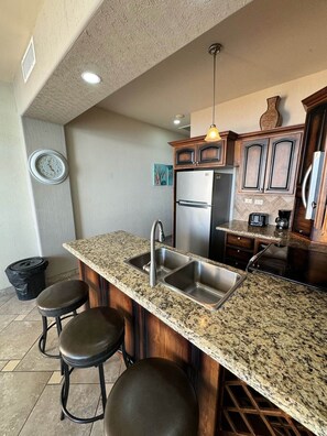 Fridge, microwave, oven, stovetop - Palacio Del Mar 403 - Rocky Point Oceanfront Vacation Rental (Puerto Peñasco)