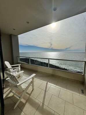 Terrace/patio - Palacio Del Mar 401 - Rocky Point Oceanfront Vacation Rental (Puerto Peñasco)