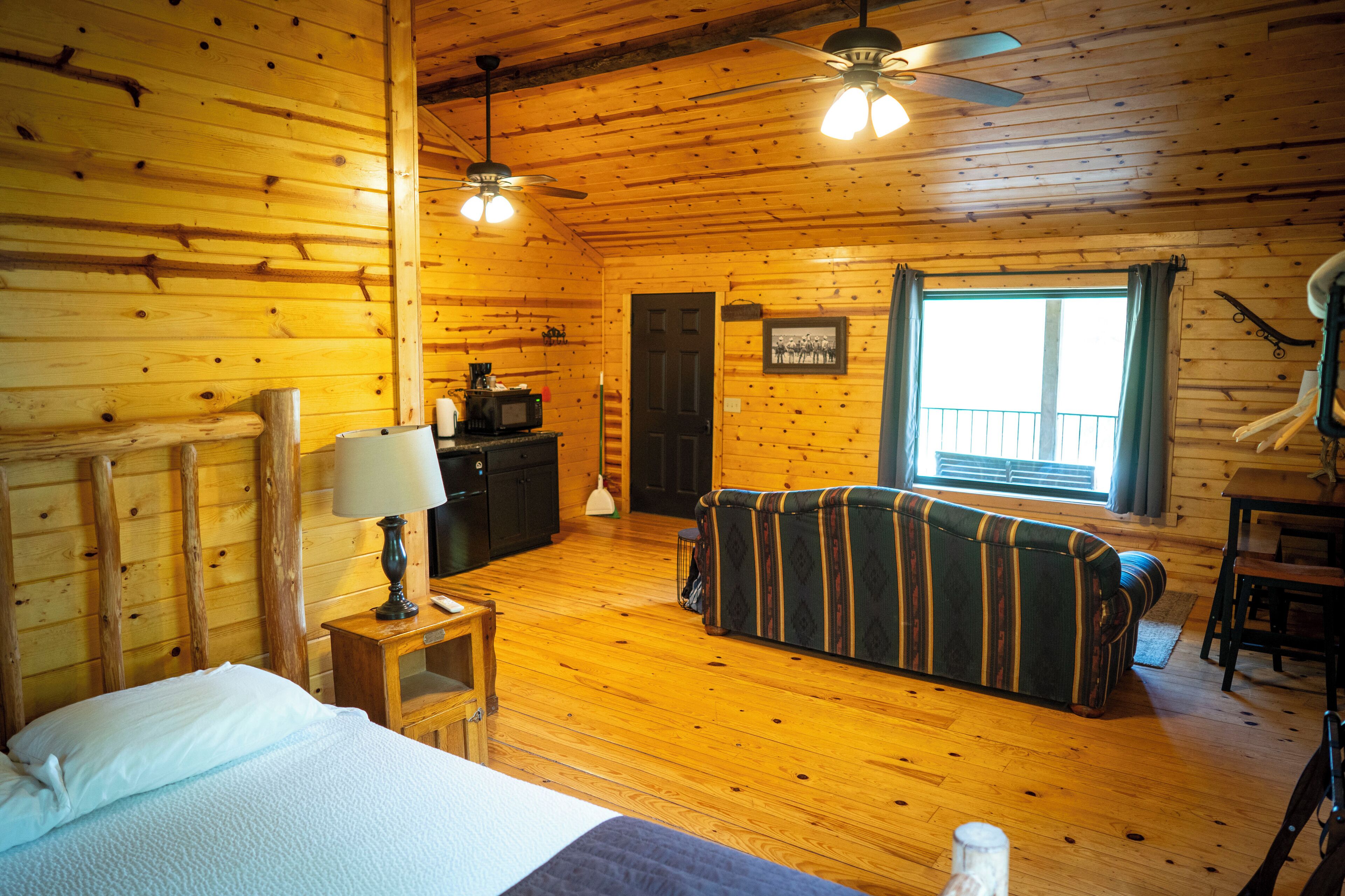 基本開放式客房, 庭院, 山景 | 遮光布/窗簾、熨斗/熨衣板、免費無線上網