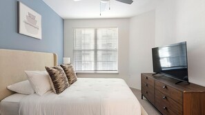Apartment (1 Bedroom) | 1 bedroom, individually decorated, individually furnished, desk - Landing Furnished Apartments West Huntsville (Huntsville)