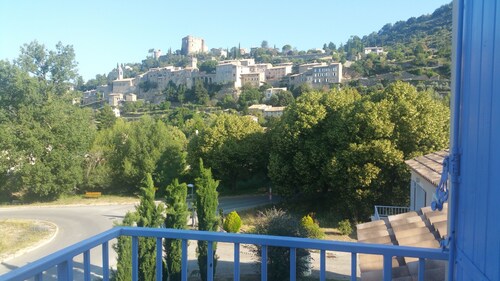 Apartment *** with Mont Ventoux view, in private residence with swimming pool