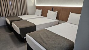 Standard Triple Room | Desk, laptop workspace, free WiFi - Essência Hotéis Campo Erê (Campo Erê)