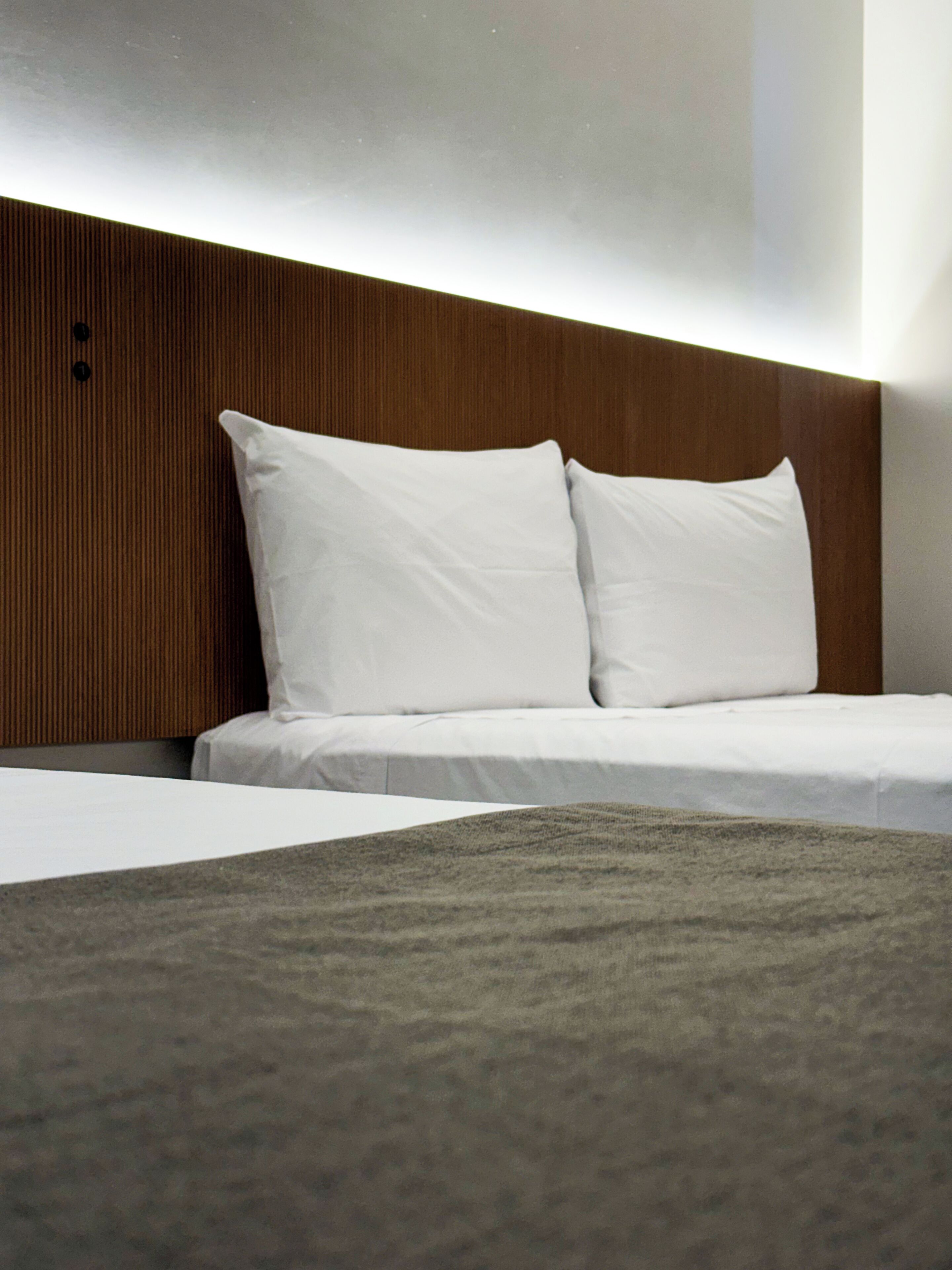 Standard-Doppel- oder -Zweibettzimmer | Schreibtisch, laptopgeeigneter Arbeitsplatz, kostenloses WLAN