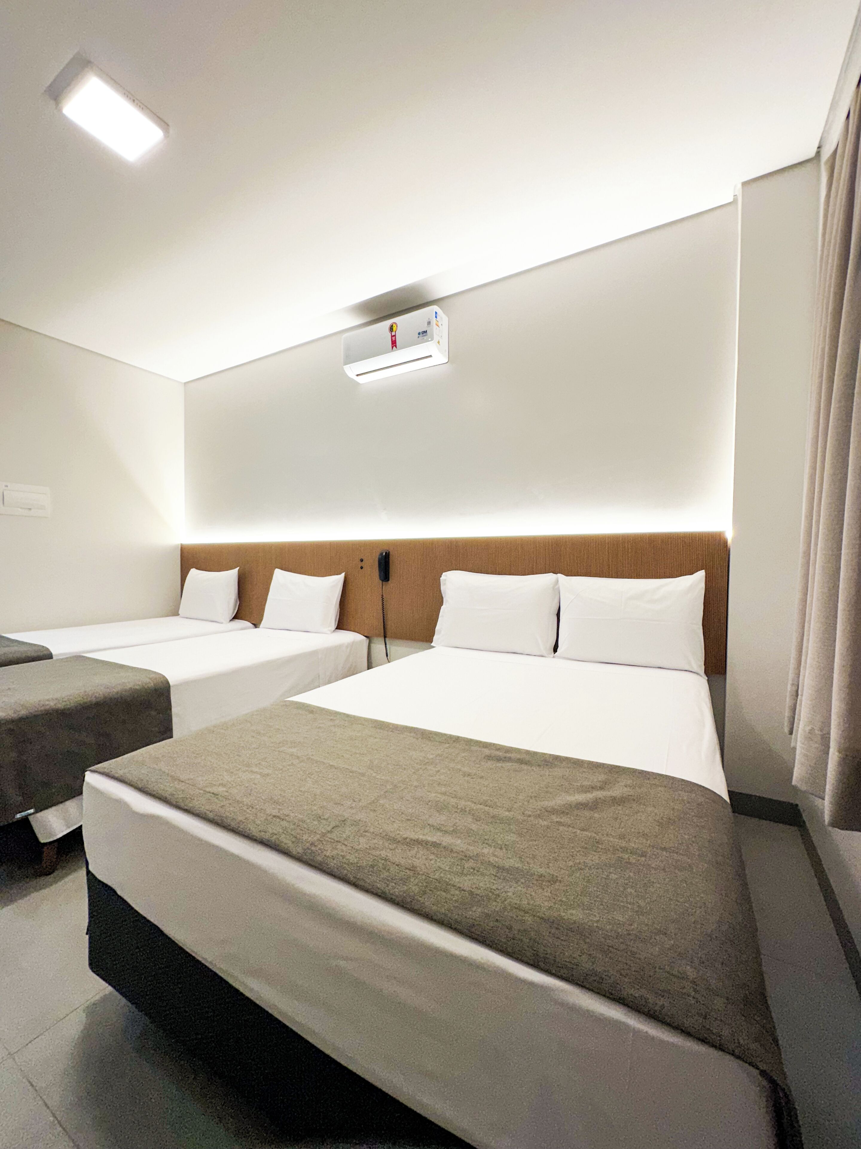 Schreibtisch, laptopgeeigneter Arbeitsplatz, kostenloses WLAN