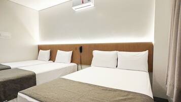 Työpöytä, kannettavalle tietokoneelle sopiva työtila, ilmainen Wi-Fi