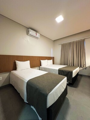 Schreibtisch, laptopgeeigneter Arbeitsplatz, kostenloses WLAN