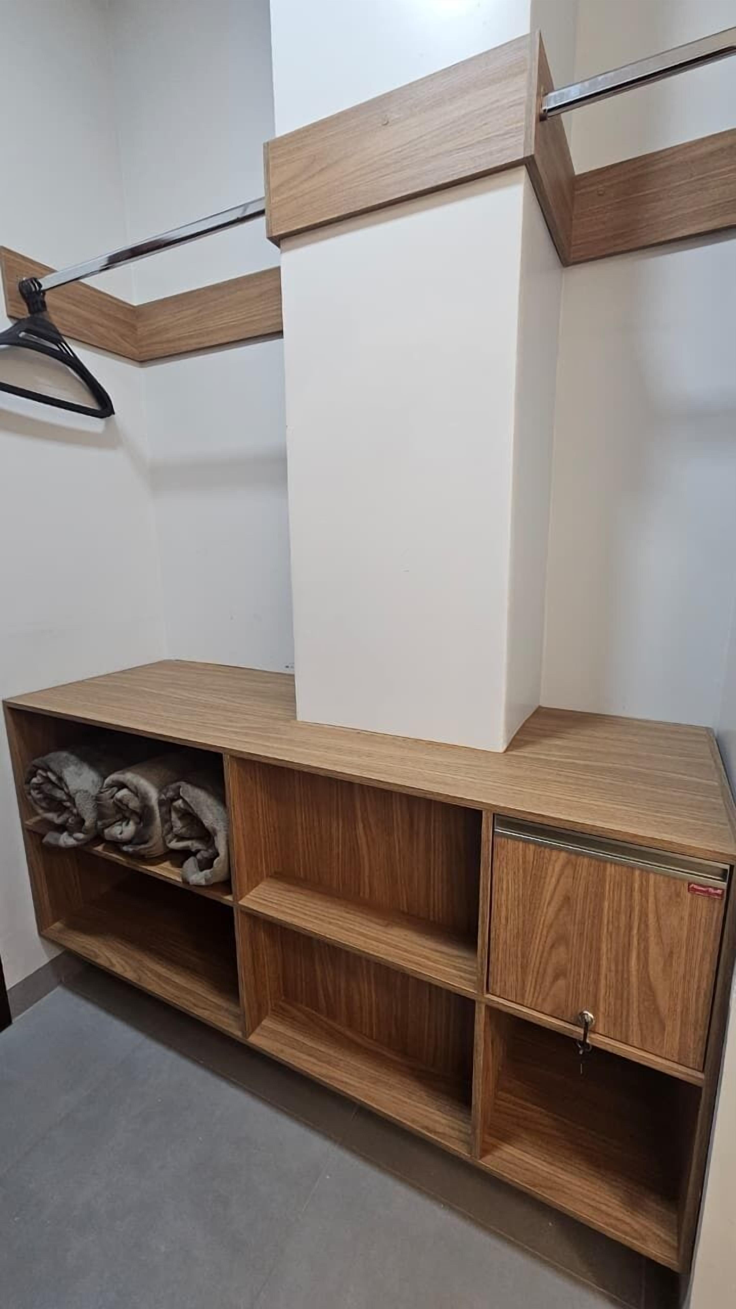 Desk, laptop workspace, free WiFi