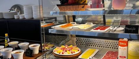 含每日吃到飽早餐