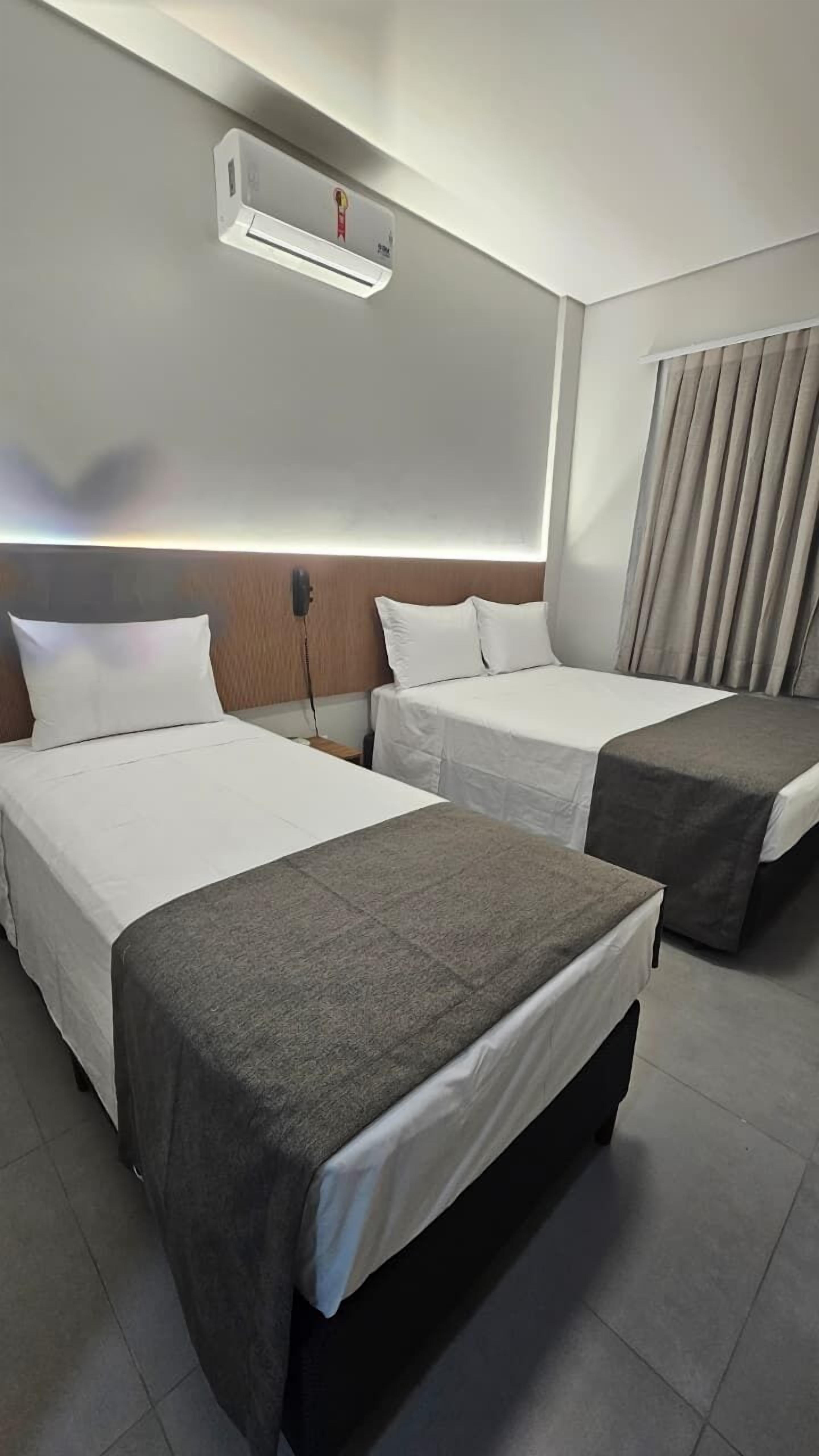 โต๊ะทำงาน, พื้นที่ทำงานแบบใช้แล็ปท็อ ป, Wi-Fi ฟรี