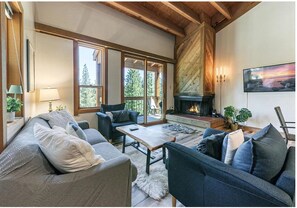 Living area - 3-bedroom condo in gorgeous Truckee with fitness room access (Truckee)