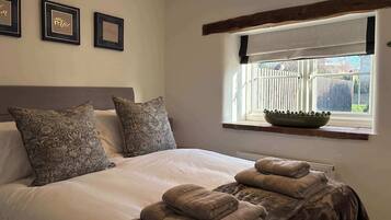 Silitysrauta/-lauta, Wi-Fi, vuodevaatteet