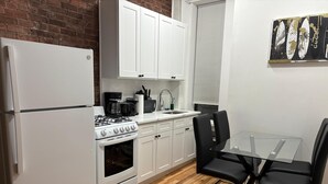 Unclassified image, 3 of 16, button - Spacious Duplex Near Broadway, Walk to Times Square (New York)