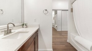 Apartment (1 Bedroom) | Bathroom | Free toiletries, hair dryer, towels, soap - Landing Furnished Apartments near UNF (Jacksonville)