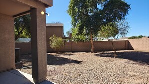 A building with a balcony, gravel ground, and a tree. - La Rosa Phoenix (Phoenix)
