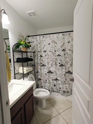 Hair dryer, towels, toilet paper - La Rosa Phoenix (Phoenix)