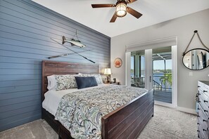 Iron/ironing board, free WiFi, bed sheets - Waterfront retreat at Watersedge Cay (Crystal River)