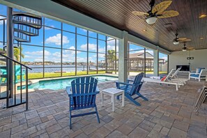 Outdoor pool, a heated pool - Waterfront retreat at Watersedge Cay (Crystal River)