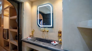 Interior - Comfort and privacy for groups of friends and families in the heart of the medina. (Marrakech)