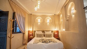 WiFi, bed sheets - Comfort and privacy for groups of friends and families in the heart of the medina. (Marrakech)