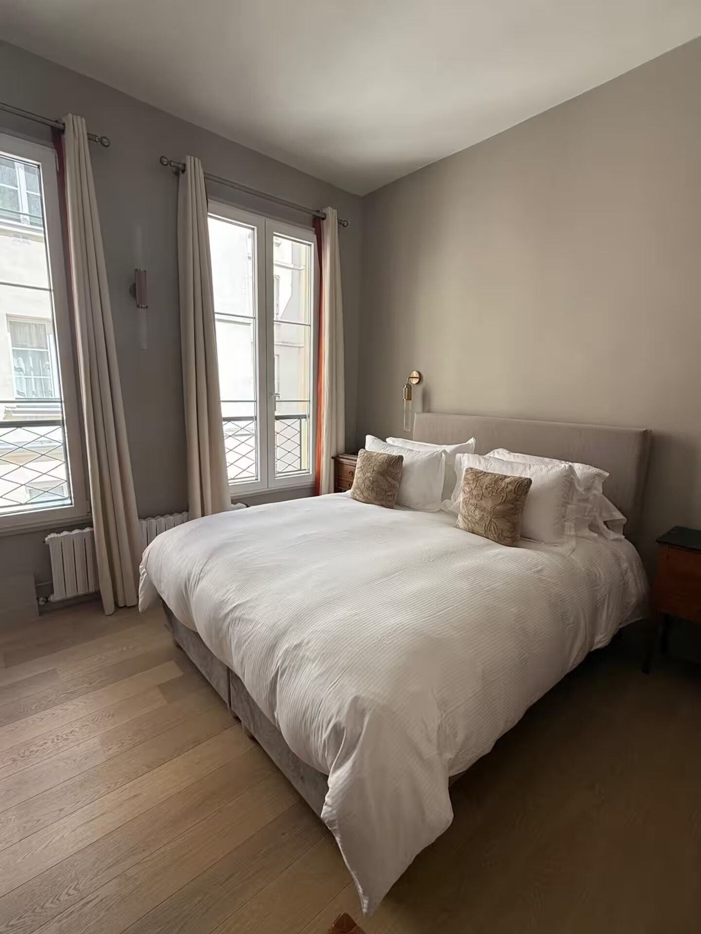 Iron/ironing board, travel cot, WiFi, bed sheets