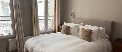 Iron/ironing board, travel cot, WiFi, bed sheets