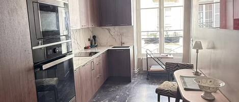 Réfrigérateur, micro-ondes, four, lave-vaisselle