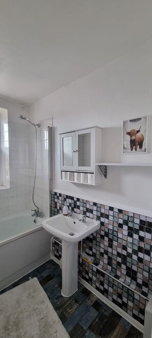 Hair dryer, towels, soap, toilet paper - Lovely apartment in Bermondsey (London)