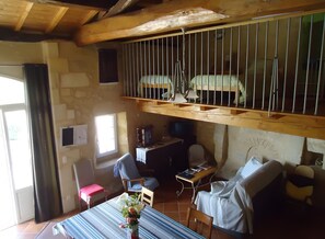 Living area - Gite La Roseraie: Private Terrace, Wi-Fi, and Air Conditioning in Saint-Émilion (Saint-Émilion)